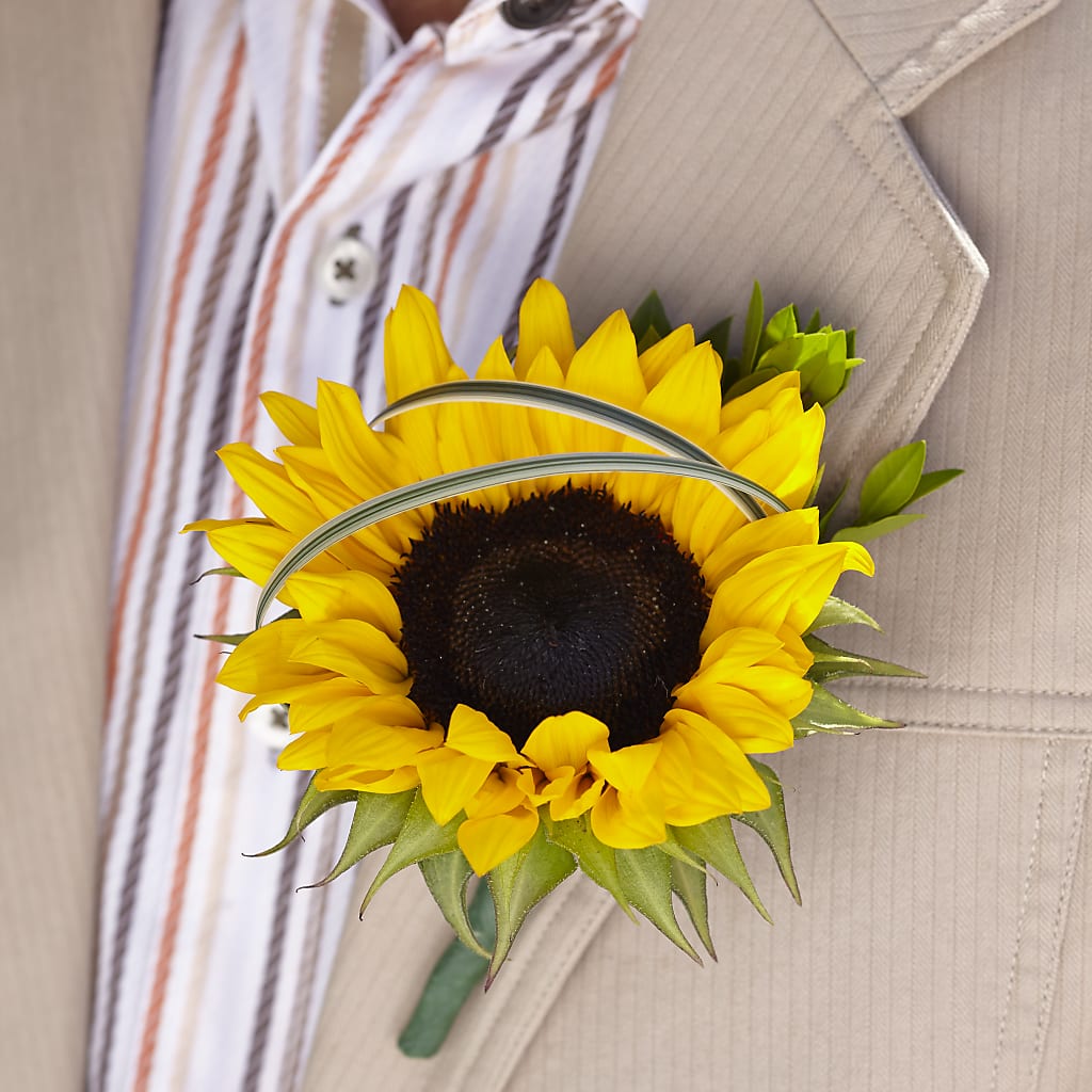 Free Spirit Boutonniere – Lumaya Florals, Rock Hill SC